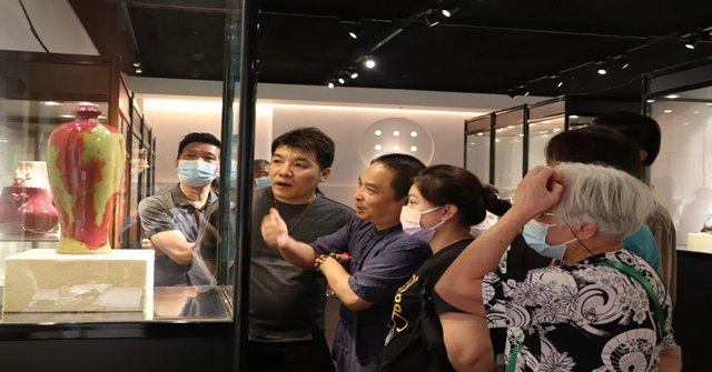 重磅 | 國(guó)慶假期這個(gè)展覽人氣火爆，鈞瓷藝術(shù)品絢麗的色彩吸引了眾多眼球