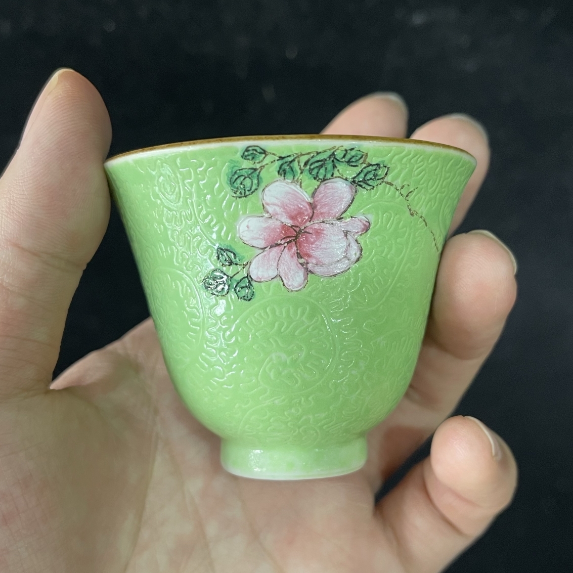 清乾隆 外軋道粉彩內(nèi)松石綠鈴鐺杯