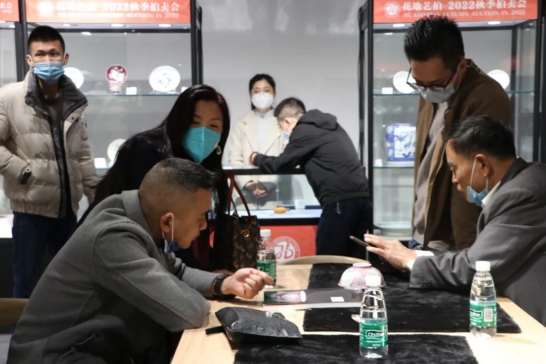 現(xiàn)場|花地藝拍2022秋拍預(yù)展現(xiàn)場盛況直擊，明日中國書畫專場開拍！
