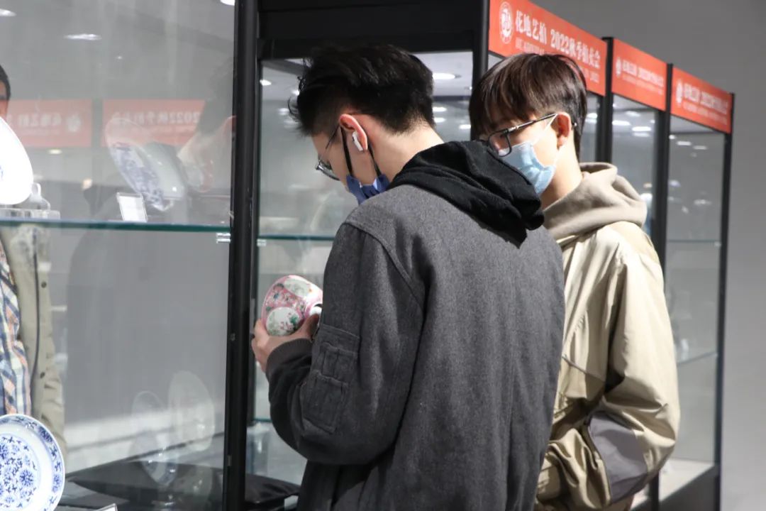 現(xiàn)場|花地藝拍2022秋拍預(yù)展現(xiàn)場盛況直擊，明日中國書畫專場開拍！