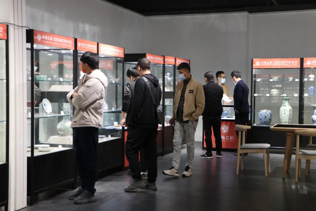 現(xiàn)場|花地藝拍2022秋拍預(yù)展現(xiàn)場盛況直擊，明日中國書畫專場開拍！