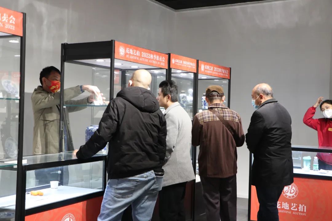 現(xiàn)場|花地藝拍2022秋拍預(yù)展現(xiàn)場盛況直擊，明日中國書畫專場開拍！