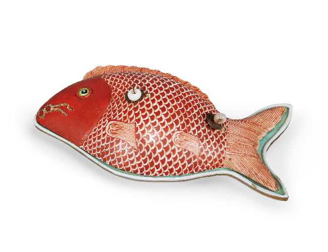 清  礬紅彩魚紋捧盒